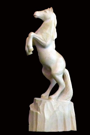 Резные работы: КОНЬ БЕЛОГРИВЫЙ 