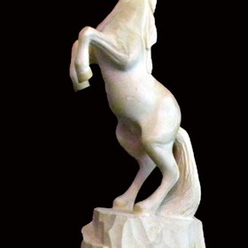 Резные работы: КОНЬ БЕЛОГРИВЫЙ 